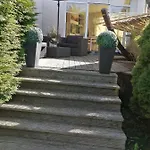 Schoene Ruhige Mit Terrasse Und Parkplatz