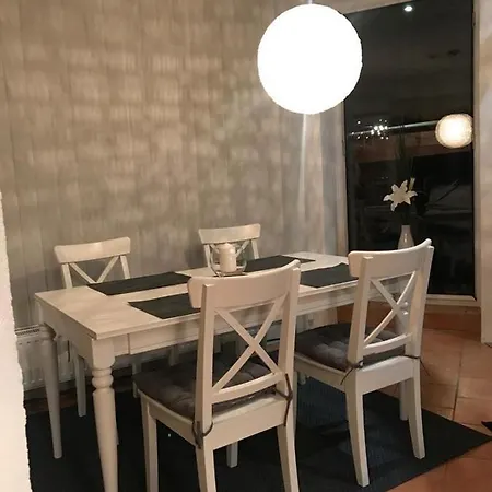 Schoene Ruhige Mit Terrasse Und Parkplatz Apartment