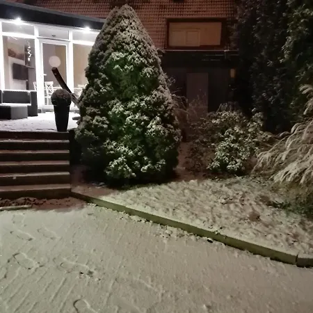 Διαμέρισμα Schoene Ruhige Mit Terrasse Und Parkplatz