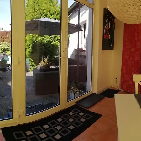 Schoene Ruhige Mit Terrasse Und Parkplatz